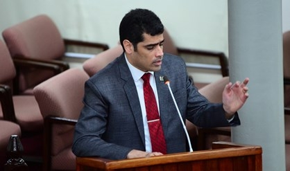 Foto: Stefano Tull Vicepresident Ashwin Adhin zegt dat er met de onderwijsbonden, waaronder de Bvl en ALS, overeenstemming is bereikt over diverse vraagstukken die leerkrachten Lees meer: Adhin garandeert onderwijs - DWTonline.com http://www.dwtonline.com/laatste-nieuws/2018/01/06/adhin-garandeert-onderwijs/#ixzz53PgEk3p8